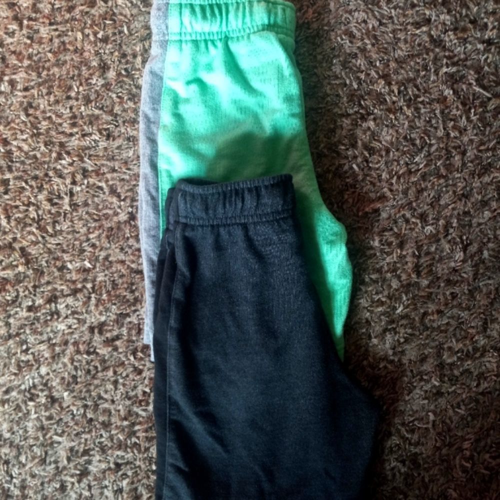 2 Pairs Cat & Jack Boys Shorts Size XS 4/5 green and dark gray cotton - Picture 3 of 4